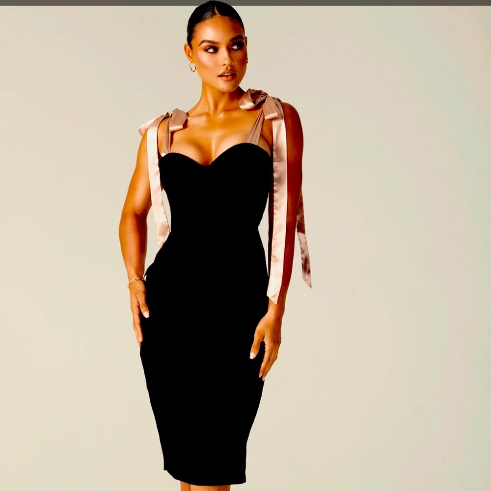 Little black dress. Formal dress. Cocktail dress. Pretty but does NOT STRETCH!